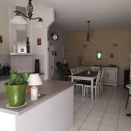 La Porte Bleue Holiday home Vouneuil-sous-Biard