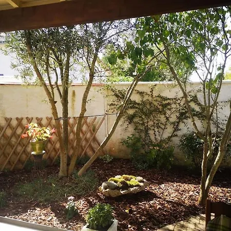 La Porte Bleue Holiday home Vouneuil-sous-Biard