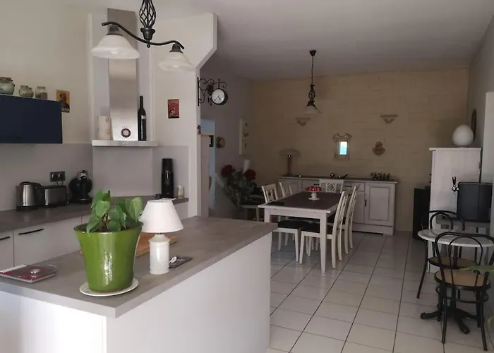 La Porte Bleue Holiday home Vouneuil-sous-Biard